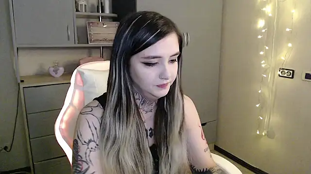 Snapshot of Rin_Tozier chatting on 03-20-26, 01:10 Rin Tozier online show from 03-20-26, 01:10