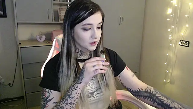 Snapshot of Rin_Tozier chatting on 03-21-26, 01:32 Rin Tozier online show from 03-21-26, 01:32