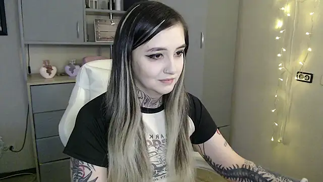 Snapshot of Rin_Tozier chatting on 03-25-26, 01:44 Rin Tozier online show from 03-25-26, 01:44