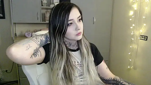 Snapshot of Rin_Tozier chatting on 03-29-26, 01:16 Rin Tozier online show from 03-29-26, 01:16