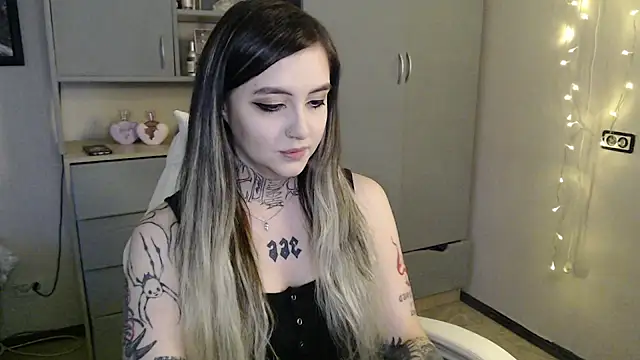 Snapshot of Rin_Tozier chatting on 04-02-26, 01:25 Rin Tozier online show from 04-02-26, 01:25
