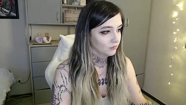 Snapshot of Rin_Tozier chatting on 04-05-26, 01:14 Rin Tozier online show from 04-05-26, 01:14