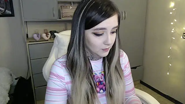 Snapshot of Rin_Tozier chatting on 04-10-26, 01:22 Rin Tozier online show from 04-10-26, 01:22