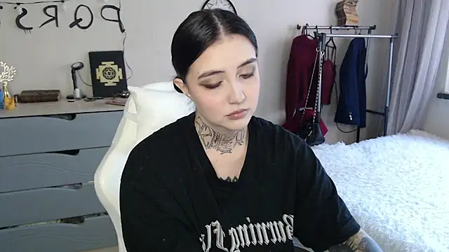 Snapshot of Rin_Tozier chatting on 05-22-26, 02:08 Rin Tozier online show from 05-22-26, 02:08
