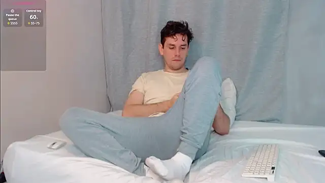 Snapshot of Luc_7 chatting on 02-21-26, 07:37 Luc 7 online show from 02-21-26, 07:37