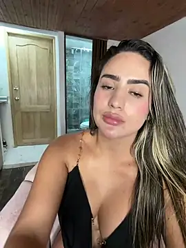 Snapshot of Miilana_ chatting on 05-16-26, 12:18 Miilana online show from 05-16-26, 12:18