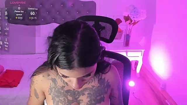 Snapshot of Aisha_Haddad chatting on 02-19-26, 02:24 Aisha Haddad online show from 02-19-26, 02:24