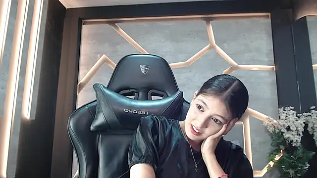 Snapshot of SinLickerr chatting on 03-04-26, 01:06 SinLickerr online show from 03-04-26, 01:06