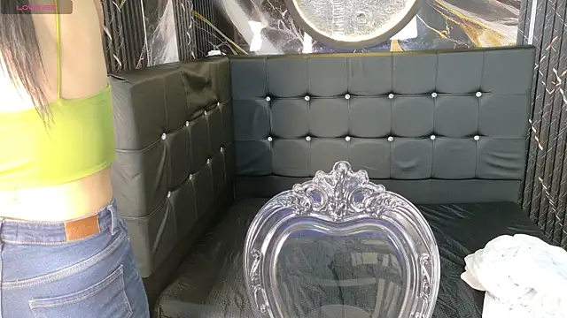  ArianaToroo online show from 04-19-26, 01:10