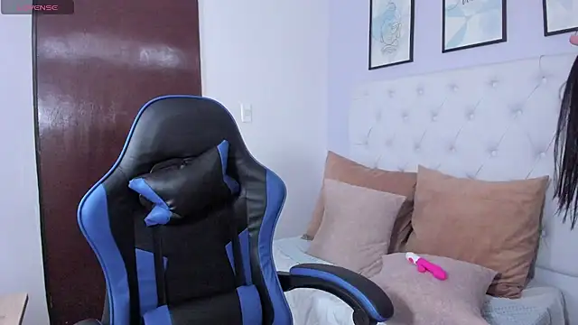 Snapshot of angeline_lara chatting on 02-23-26, 12:35 angeline lara online show from 02-23-26, 12:35