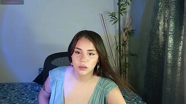 Snapshot of Scarlett_Laurent chatting on 02-25-26, 01:21 Scarlett Laurent online show from 02-25-26, 01:21