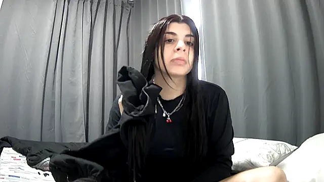 Snapshot of violetazein7 chatting on 04-06-26, 06:42 violetazein7 online show from 04-06-26, 06:42