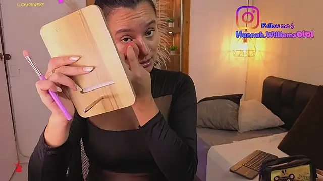 Snapshot of Hanna_Williams__ chatting on 02-27-26, 03:06 Hanna Williams online show from 02-27-26, 03:06