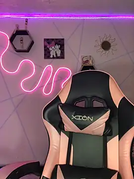 Snapshot of Violeta_R_ chatting on 02-27-26, 12:49 Violeta R online show from 02-27-26, 12:49