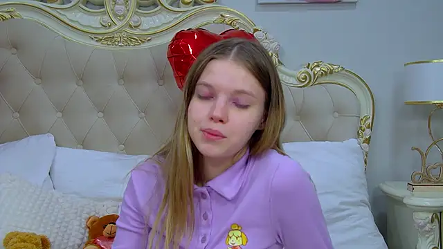 Snapshot of HallyBradley chatting on 03-03-26, 11:16 HallyBradley online show from 03-03-26, 11:16