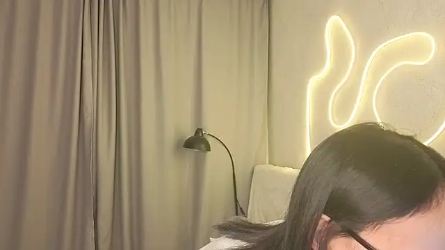 Snapshot of BeatrisRosel chatting on 02-19-26, 06:37 BeatrisRosel online show from 02-19-26, 06:37