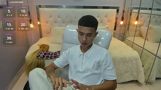 Snapshot of alexking_2 chatting on 03-04-26, 05:19 alexking 2 online show from 03-04-26, 05:19