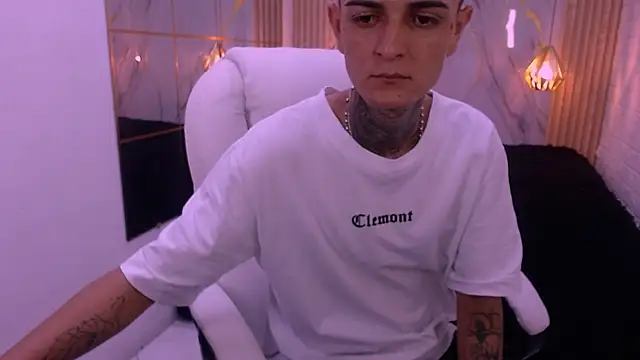 Snapshot of benjamin_anthony chatting on 02-17-26, 12:56 benjamin anthony online show from 02-17-26, 12:56