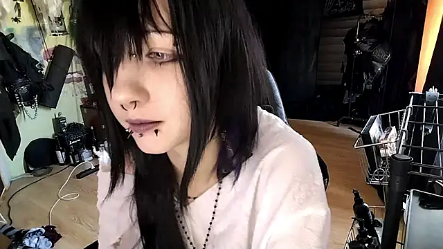 Snapshot of Shempert_ghot chatting on 02-15-26, 11:08 Shempert ghot online show from 02-15-26, 11:08