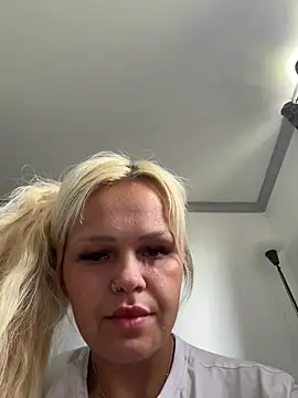 BlondeMilfXo online show from 05-14-26, 10:22