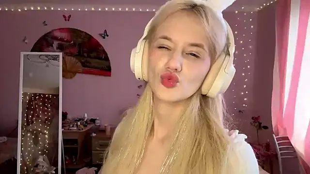 Snapshot of MelissaZaria chatting on 04-24-26, 06:38 MelissaZaria online show from 04-24-26, 06:38