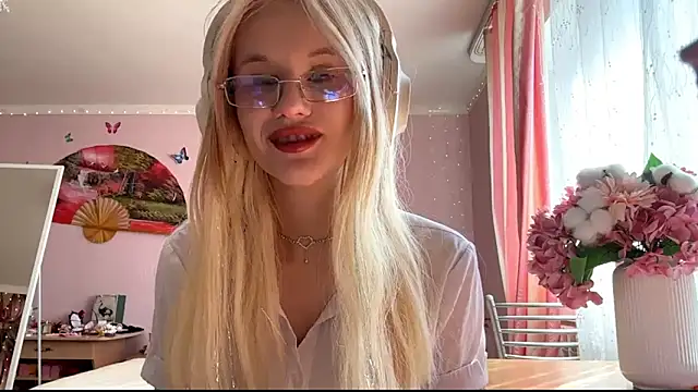 Snapshot of MelissaZaria chatting on 04-28-26, 06:51 MelissaZaria online show from 04-28-26, 06:51
