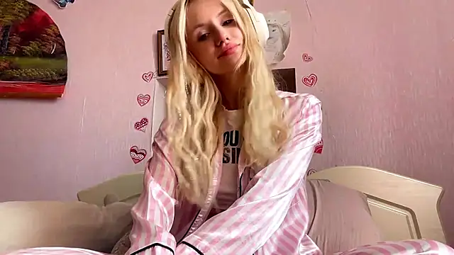 Snapshot of MelissaZaria chatting on 06-19-26, 07:34 MelissaZaria online show from 06-19-26, 07:34