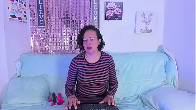 Snapshot of AdeleNasty chatting on 02-13-26, 01:40 AdeleNasty online show from 02-13-26, 01:40