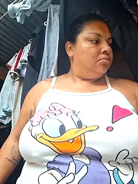 Snapshot of Juli_Powl chatting on 02-15-26, 11:41 Juli Powl online show from 02-15-26, 11:41