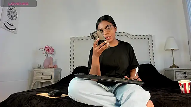 Snapshot of madii_lenon chatting on 06-23-26, 08:40 madii lenon online show from 06-23-26, 08:40