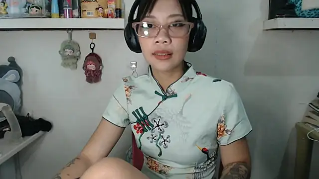 Snapshot of GloryKulikowski chatting on 02-19-26, 02:29 GloryKulikowski online show from 02-19-26, 02:29