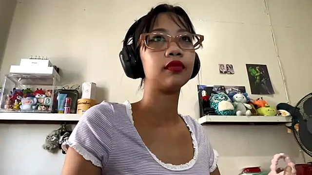 Snapshot of GloryKulikowski chatting on 02-23-26, 01:03 GloryKulikowski online show from 02-23-26, 01:03