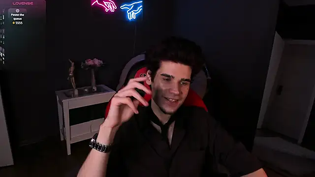 Snapshot of trevor_dreams chatting on 02-18-26, 10:33 trevor dreams online show from 02-18-26, 10:33