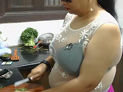 Snapshot of Hot_Sonniyaa chatting on 02-23-26, 07:17 Hot Sonniyaa online show from 02-23-26, 07:17