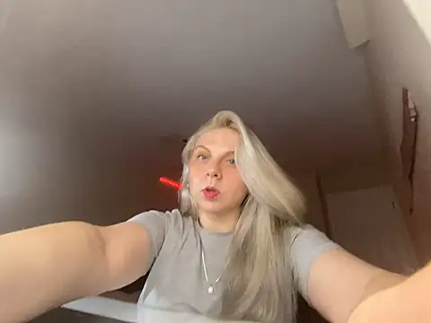 Snapshot of i_love_iva chatting on 02-15-26, 04:31 i love iva online show from 02-15-26, 04:31