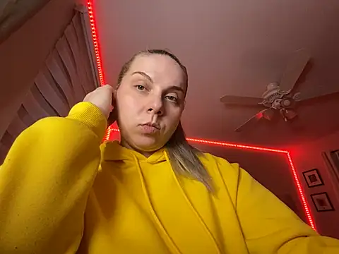 Snapshot of i_love_iva chatting on 03-03-26, 02:45 i love iva online show from 03-03-26, 02:45