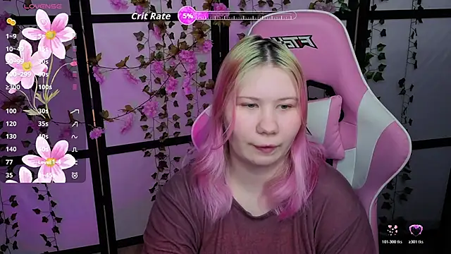 Snapshot of kitsune_little chatting on 04-21-26, 10:54 kitsune little online show from 04-21-26, 10:54