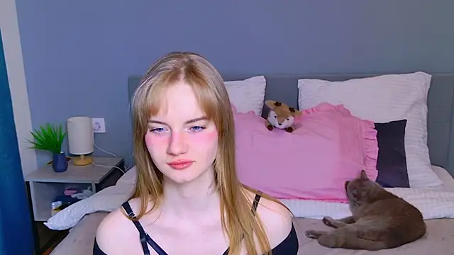 ElfieWhite online show from 04-19-26, 06:10