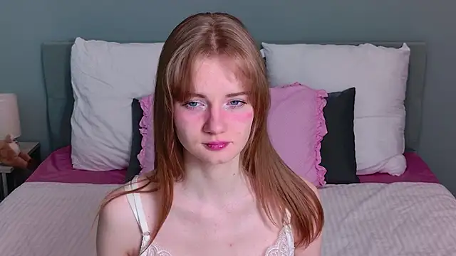 ElfieWhite online show from 05-18-26, 04:24