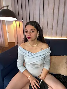 Snapshot of luisa__rosse chatting on 02-23-26, 11:51 luisa rosse online show from 02-23-26, 11:51