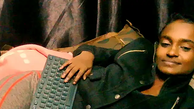 Snapshot of SassyXindian chatting on 07-10-26, 03:00 SassyXindian online show from 07-10-26, 03:00