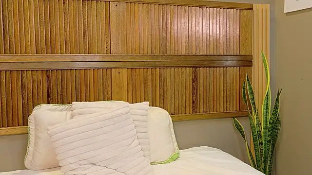 Snapshot of kaiawhite chatting on 07-12-26, 12:34 kaiawhite online show from 07-12-26, 12:34