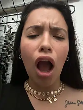 Miss Bella Flame online show from 04-18-26, 07:07