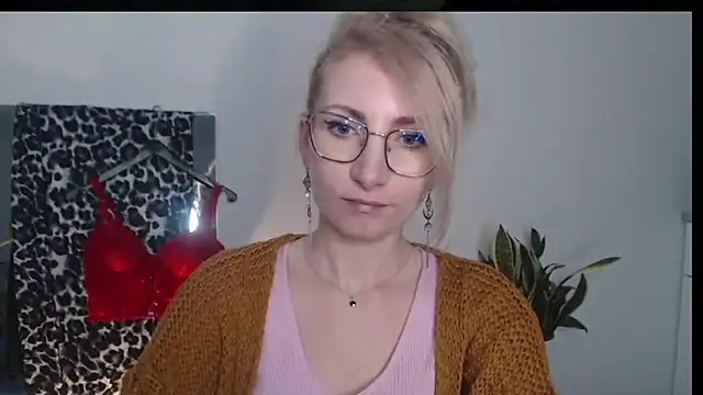 CinderellaMoon online show from 04-08-26, 05:29