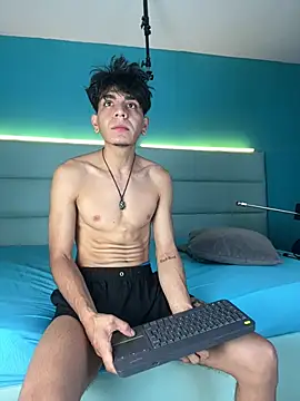 Snapshot of abrilandjulian chatting on 02-21-26, 11:44 abrilandjulian online show from 02-21-26, 11:44