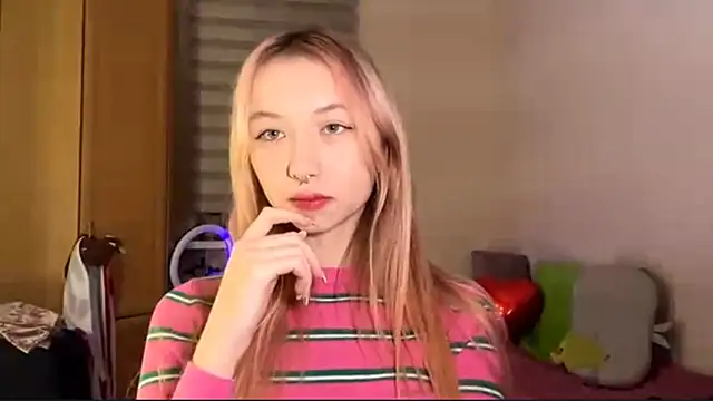 Snapshot of PinkTraible chatting on 02-16-26, 12:56 PinkTraible online show from 02-16-26, 12:56