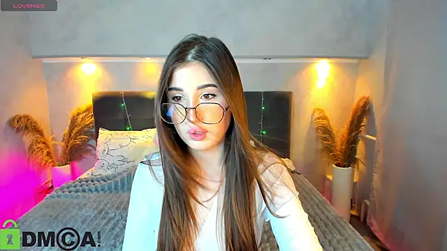 Emily Lews online show from 03-21-26, 01:10