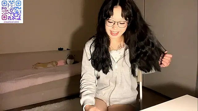 Snapshot of KateGlowee chatting on 02-18-26, 03:30 KateGlowee online show from 02-18-26, 03:30