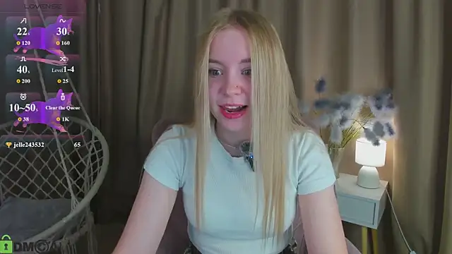 Snapshot of Linda__Bloom chatting on 06-28-26, 12:38 Linda Bloom online show from 06-28-26, 12:38