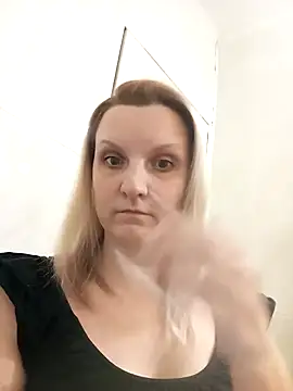 Snapshot of SusanGold9211 chatting on 02-27-26, 09:42 SusanGold9211 online show from 02-27-26, 09:42